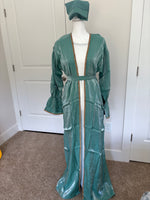 Load image into Gallery viewer, Velvet veil Abaya
