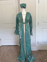 Load image into Gallery viewer, Velvet veil Abaya
